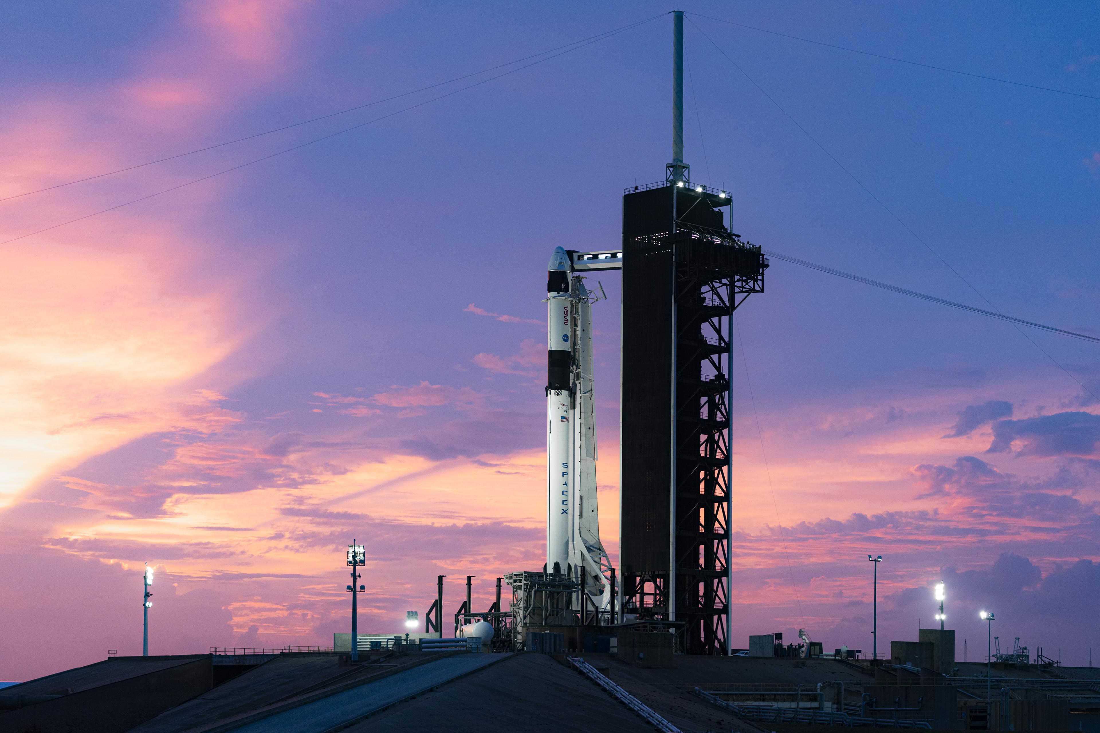 Dragon and Falcon 9 ready for launch at Launch Complex 39A