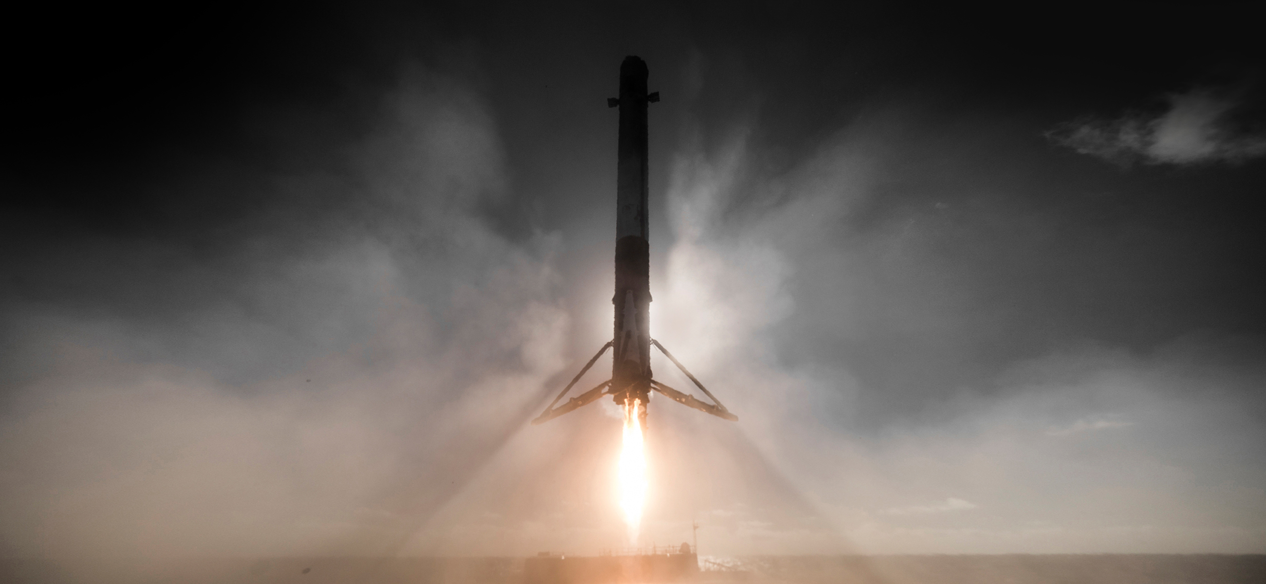 Falcon 9 lands on the droneship Just Read the Instructions